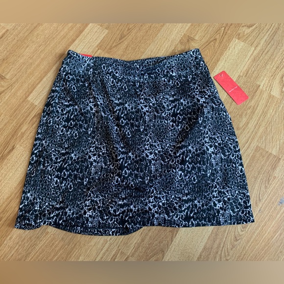 Seg’ments Luxe black & white skort . - Picture 2 of 7